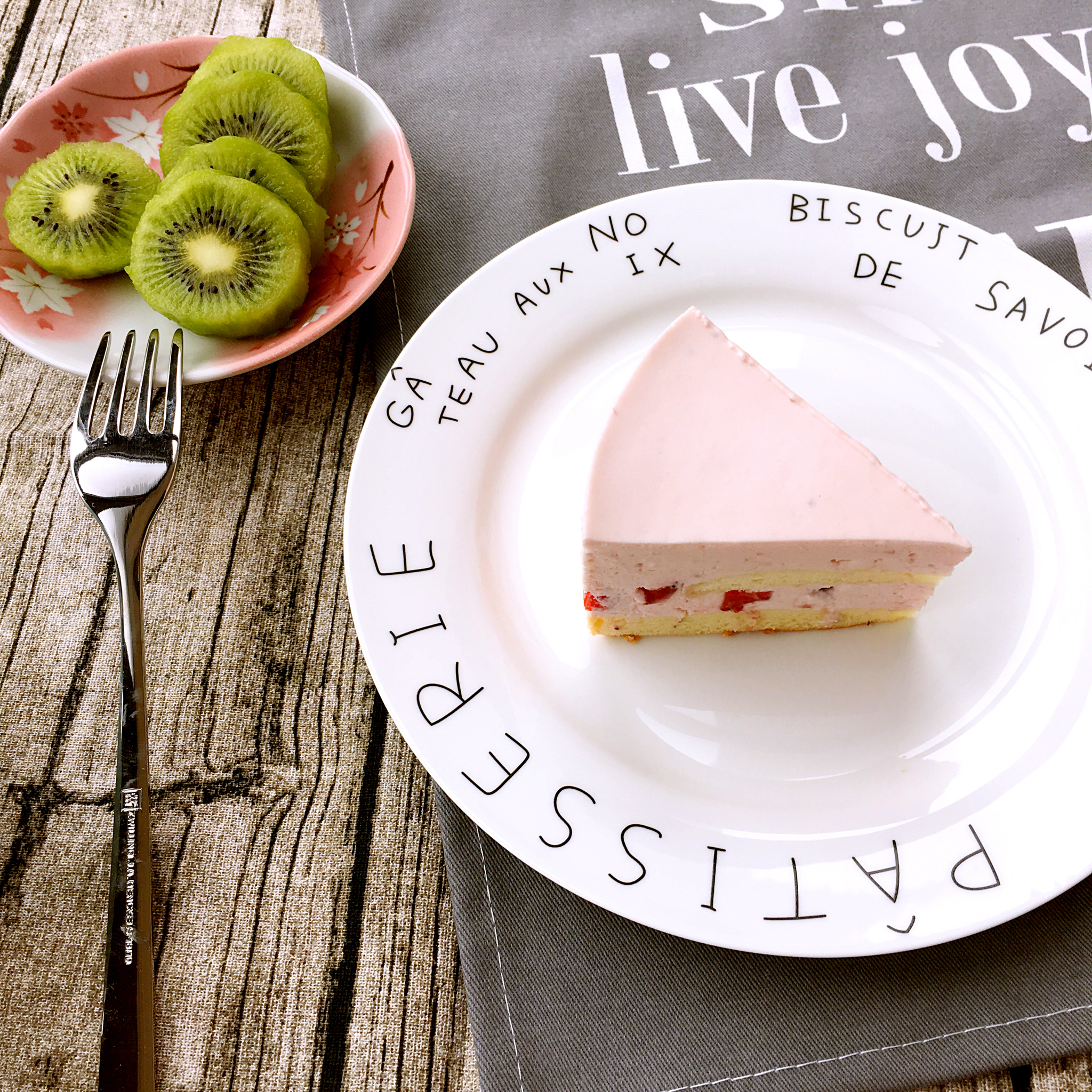 《Tinrry下午茶》教你做草莓芝士慕斯（6寸配方）