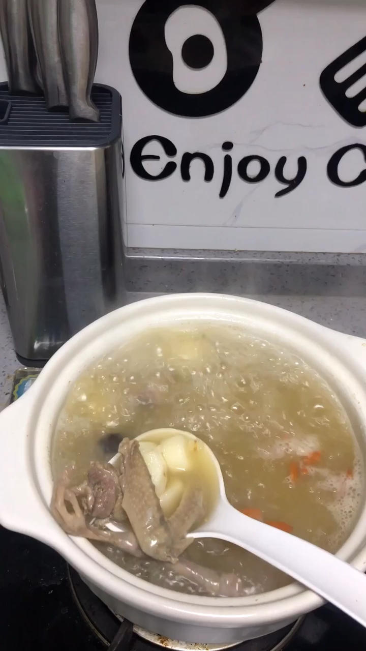 红枣枸杞乳鸽汤