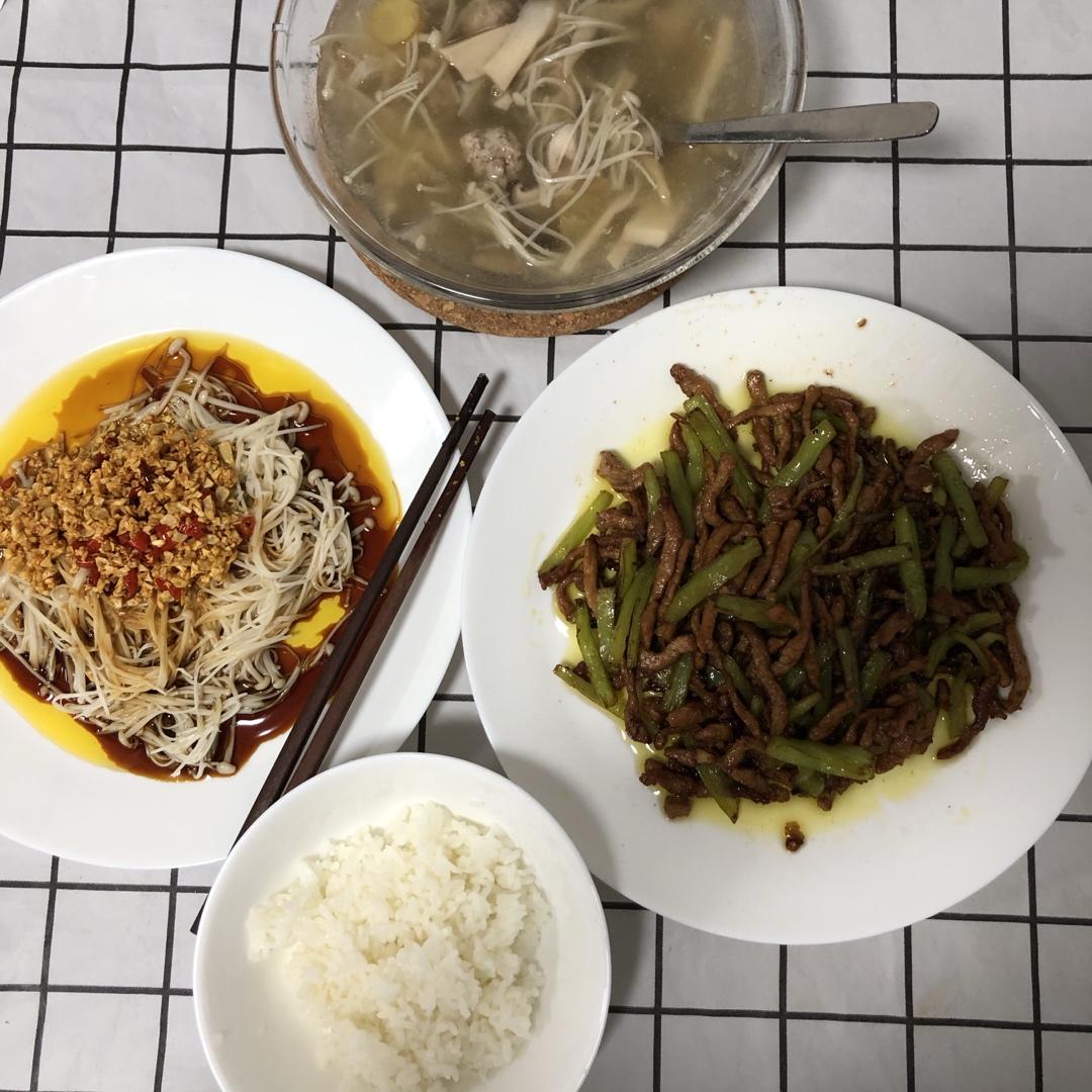 巨下饭的尖椒肉丝好吃得一碗接一碗