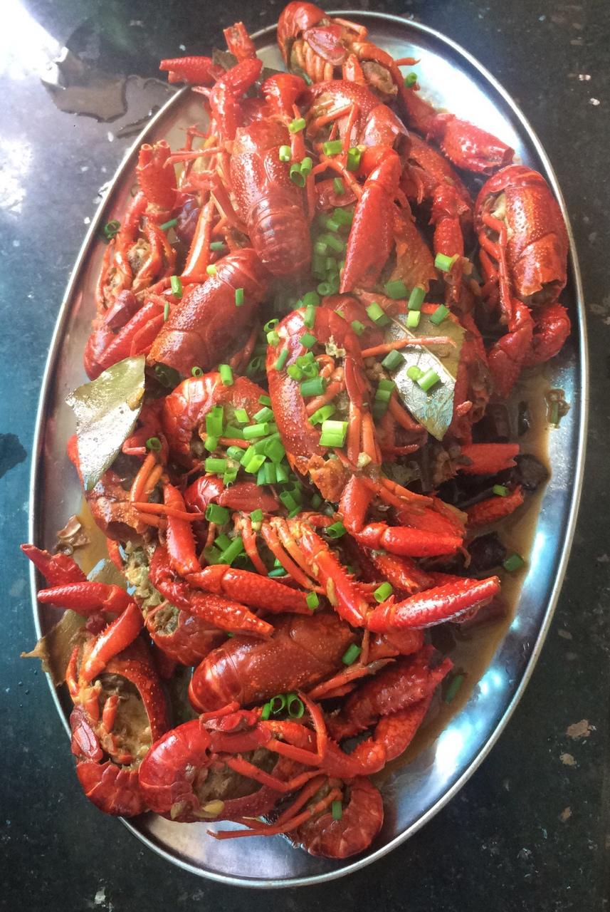 做菜给谁吃-做的麻辣小龙虾