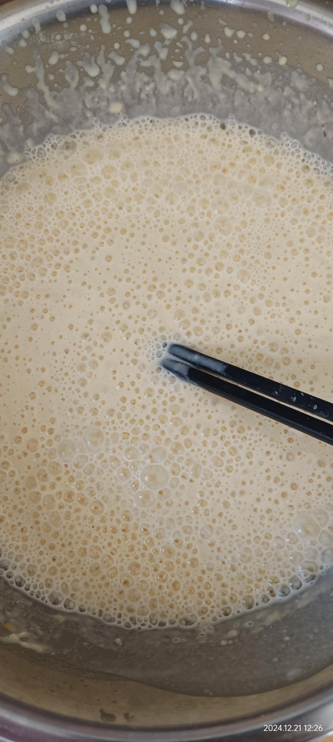 手不沾面做松软的玉米面小饼