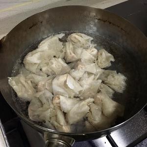 酸菜黄鱼汤（馄饨、面条、水饺）的做法 步骤8