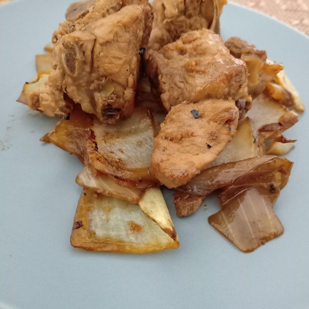 洋葱红烧排骨
