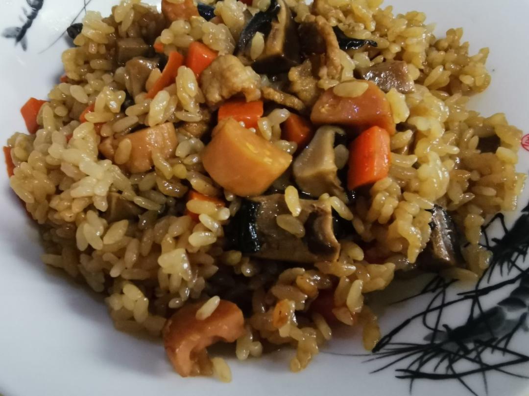 电饭锅香菇香肠饭(●´∀｀●)