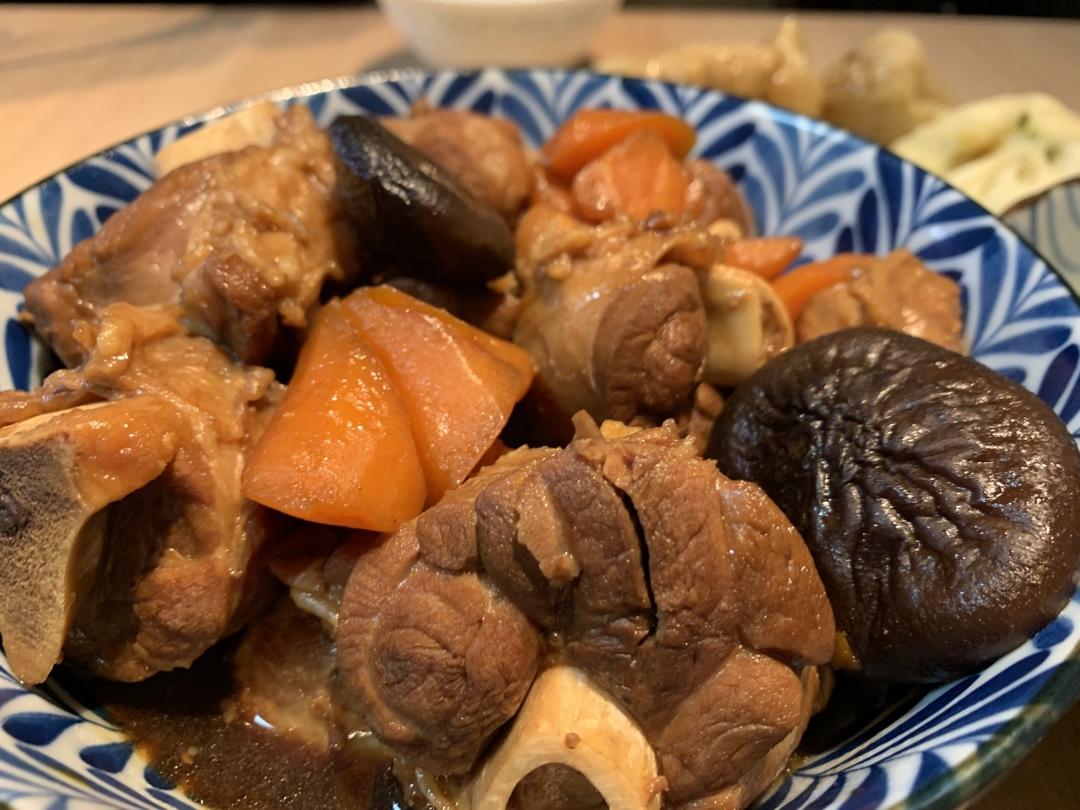 胡萝卜炖羊腿