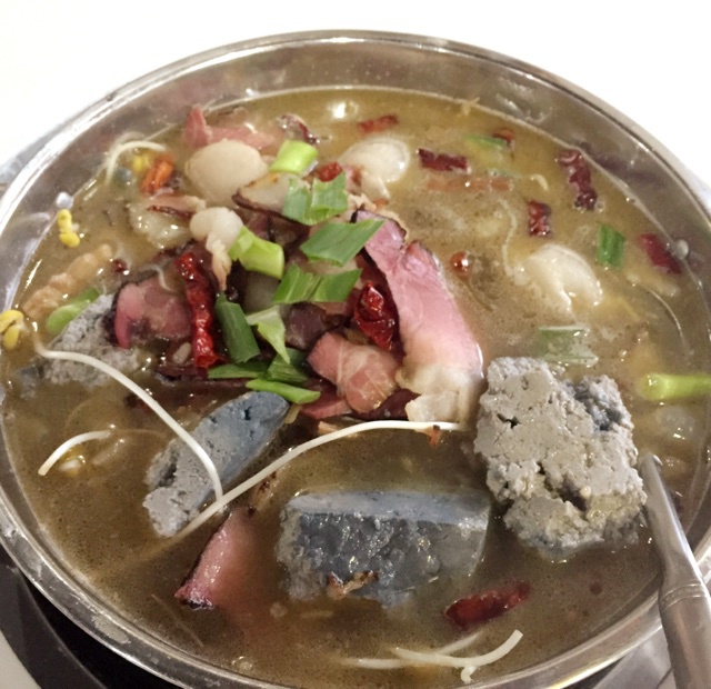 大敏_爱下厨做的赤水黑豆花腊肉火锅