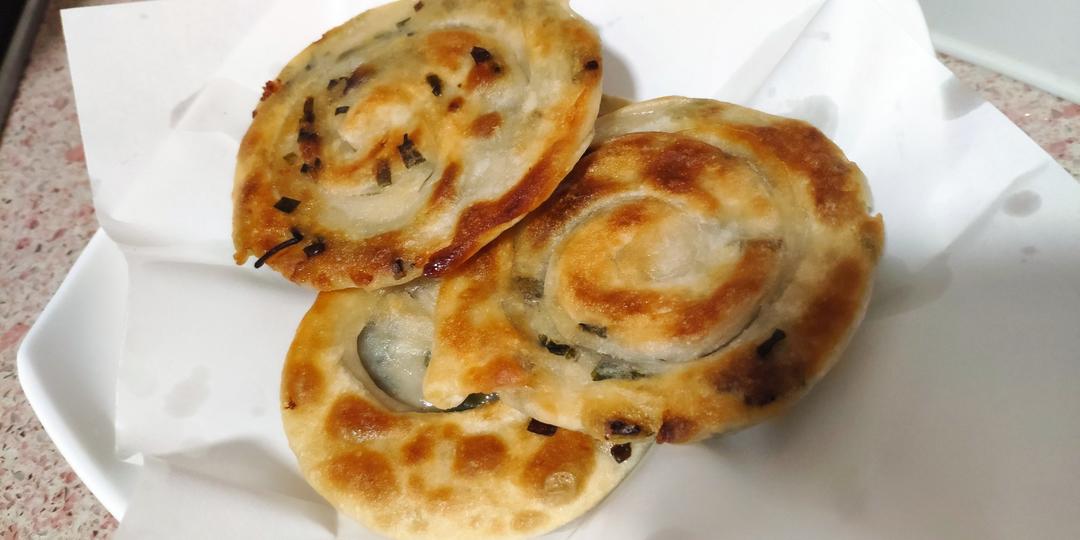 【葱油饼】假期好好做早餐，4步吃上香脆葱油饼！