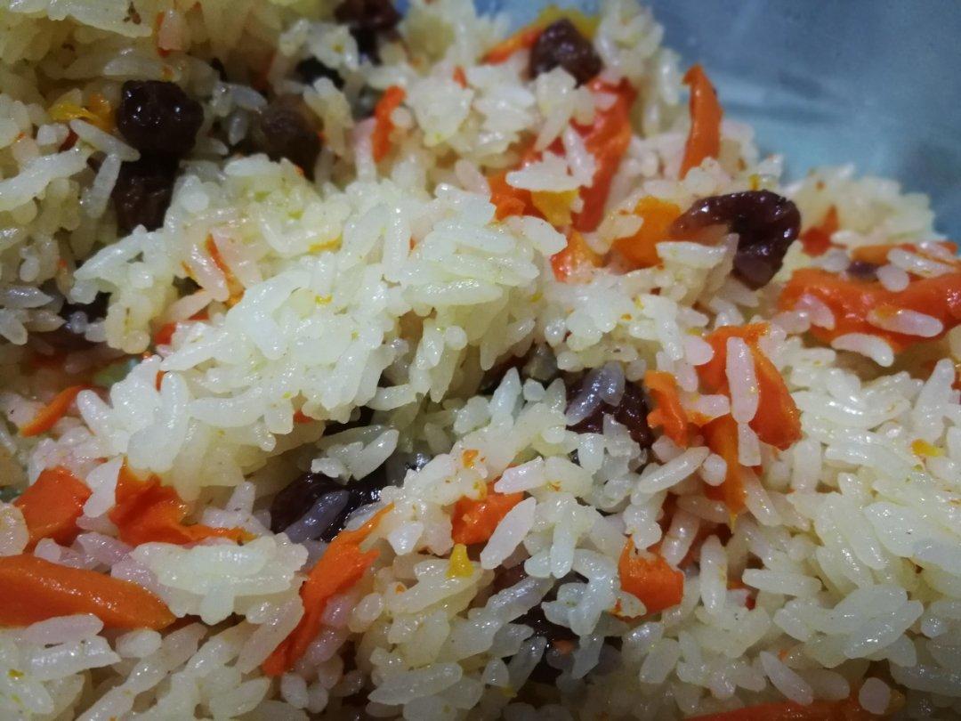 碎肉牛肉抓饭