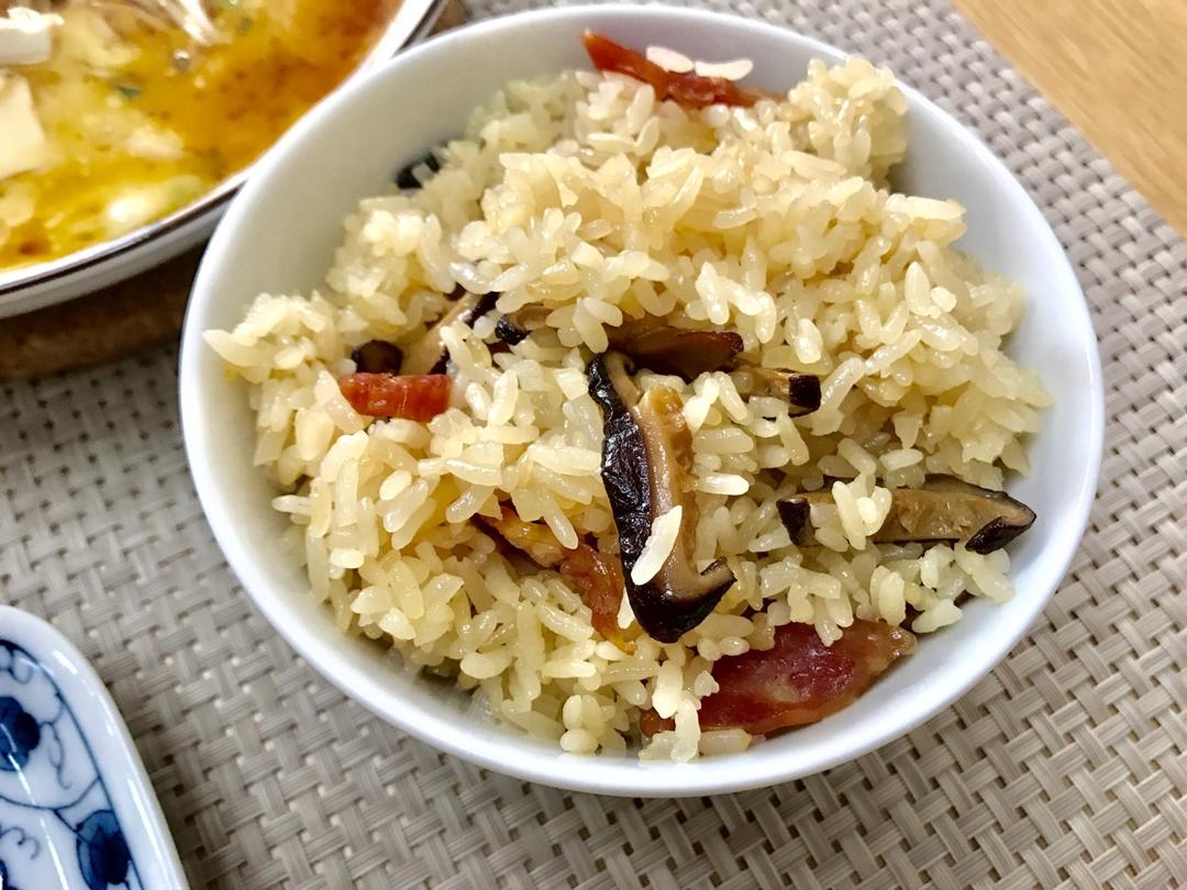 电饭锅版香菇腊肠饭