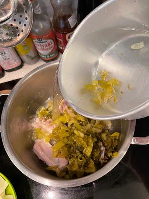 下火咸菜豆腐排骨汤的做法 步骤3