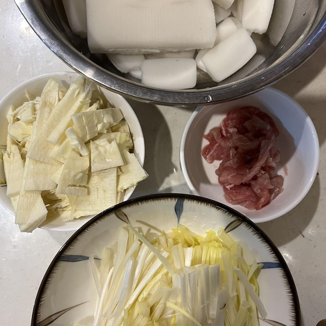 韭黄肉丝冬笋炒年糕