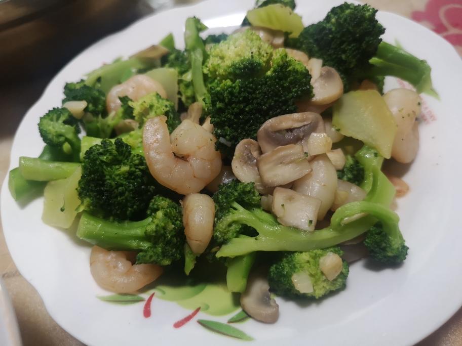 减脂又好吃的西兰花炒虾仁