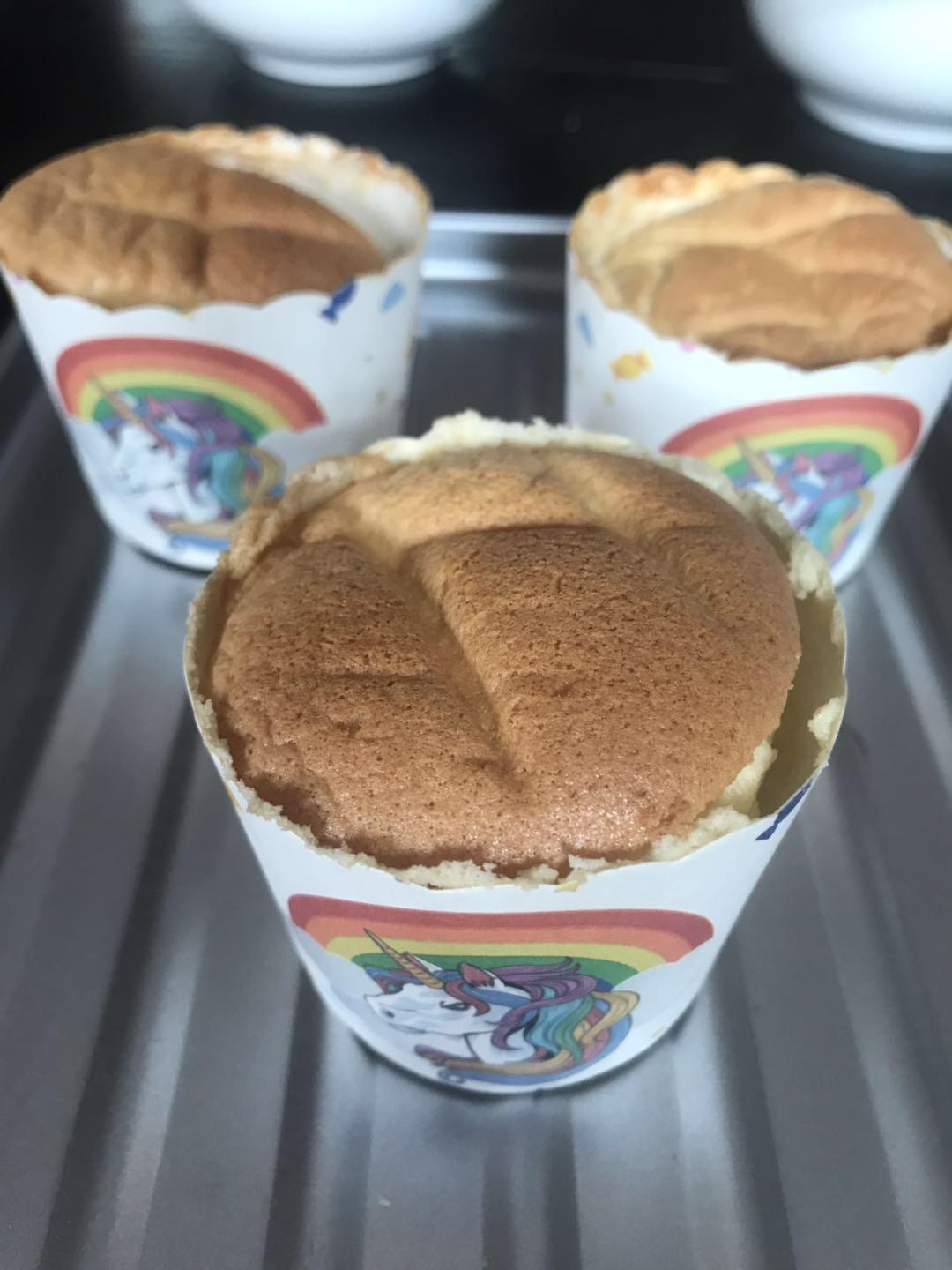 简单的戚风小纸杯蛋糕