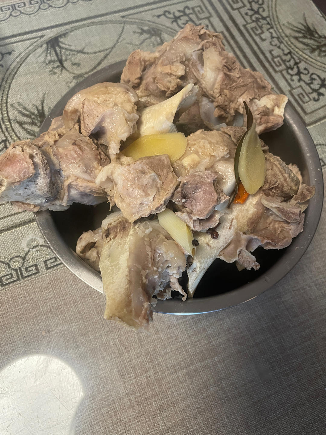 炖大骨头