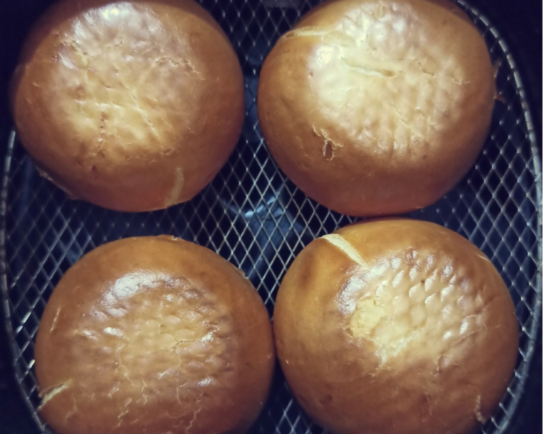 空气炸锅·超简单~几分钟烤好外酥脆内软甜的莲蓉包的做法