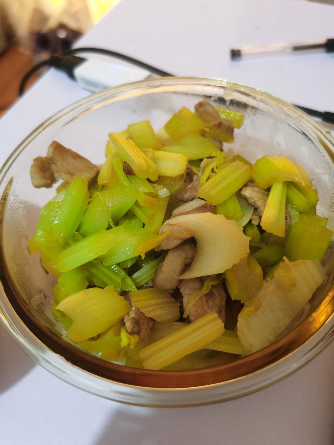 炒西芹（下饭、快手、简单家常菜）