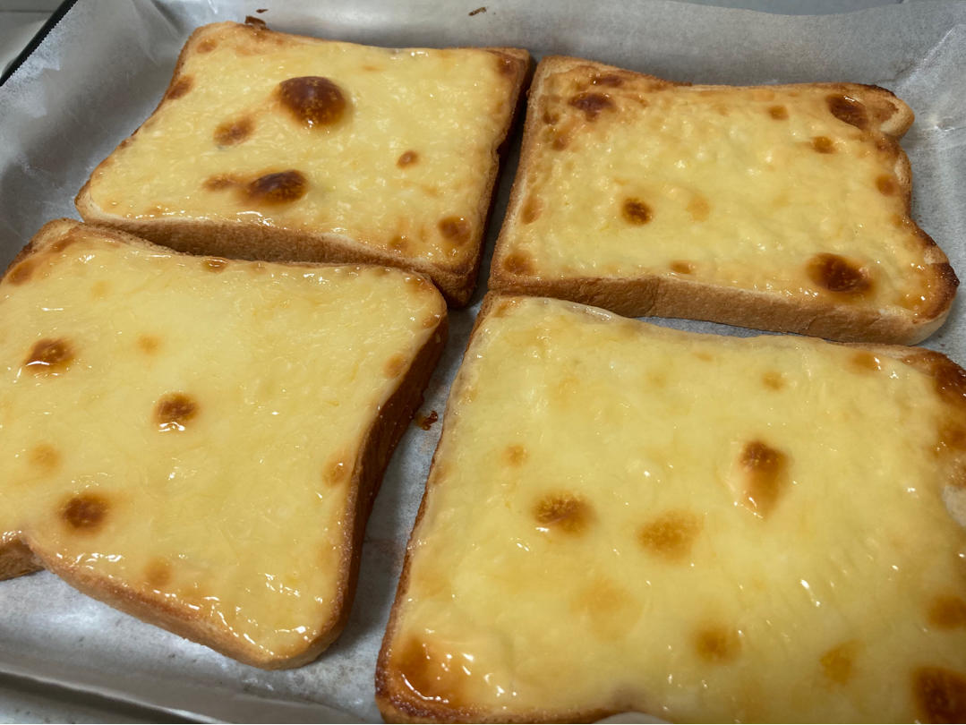 零失败快手岩烧乳酪(熔岩吐司)十分钟网红早餐，好吃哭