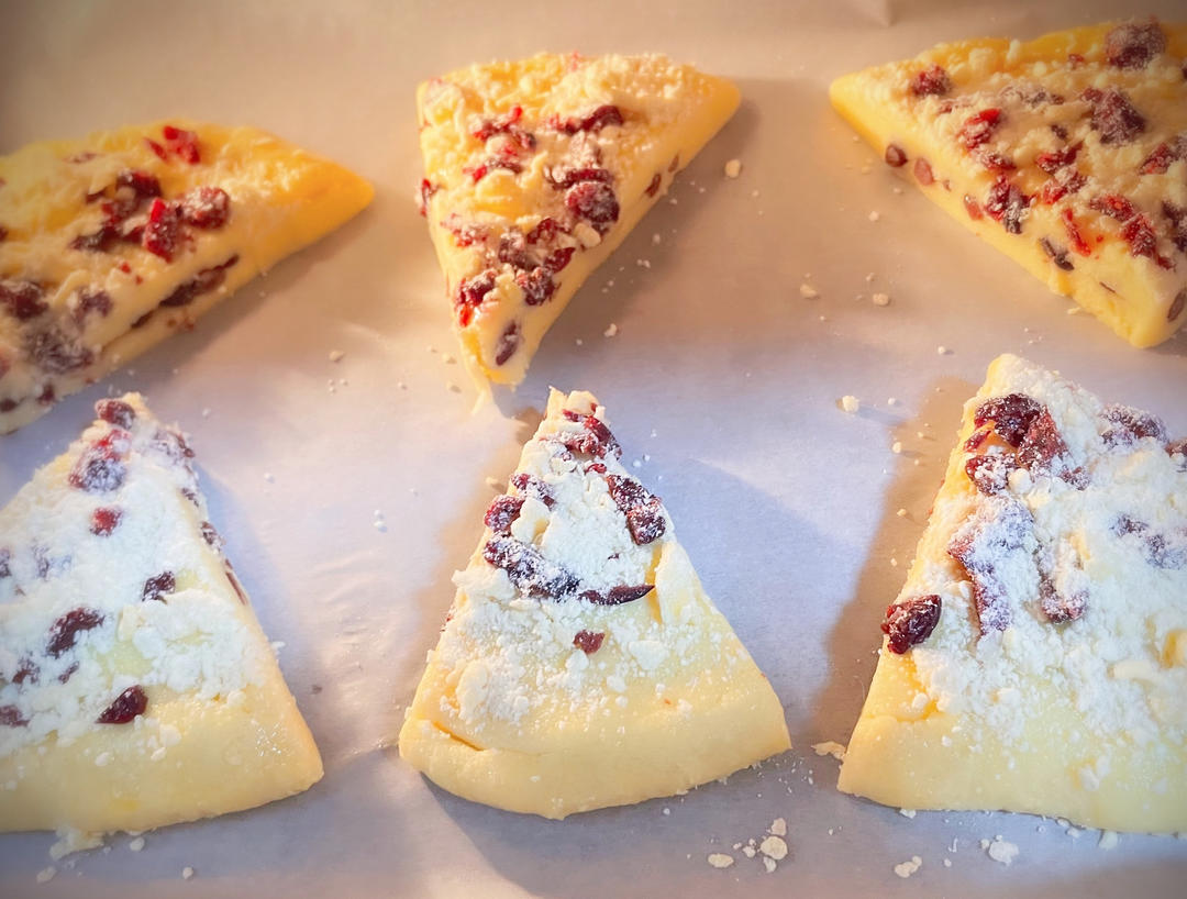 满屋飘香，口口都是满足——酥松香甜的蔓越莓蜜豆司康