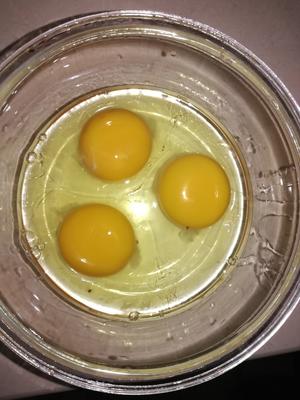 青椒木耳炒鸡蛋的做法 步骤3