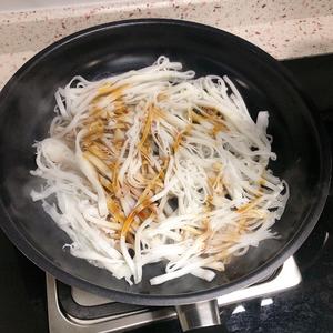 潮汕芥兰牛肉炒粿条的做法 步骤2