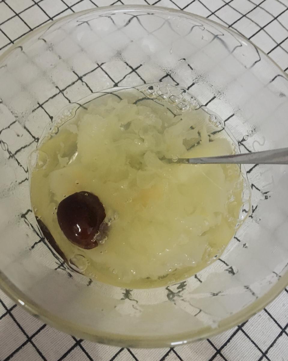 冰糖银耳红枣汤