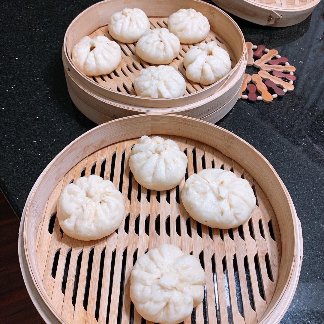 松软多汁的肉包子