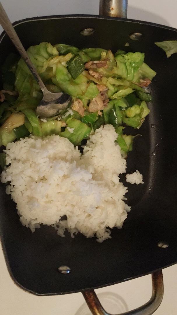 圆白菜青椒炒肉片