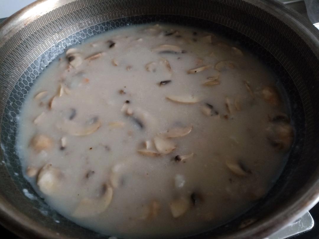 奶油蘑菇浓汤（在家也能喝的美味浓汤）