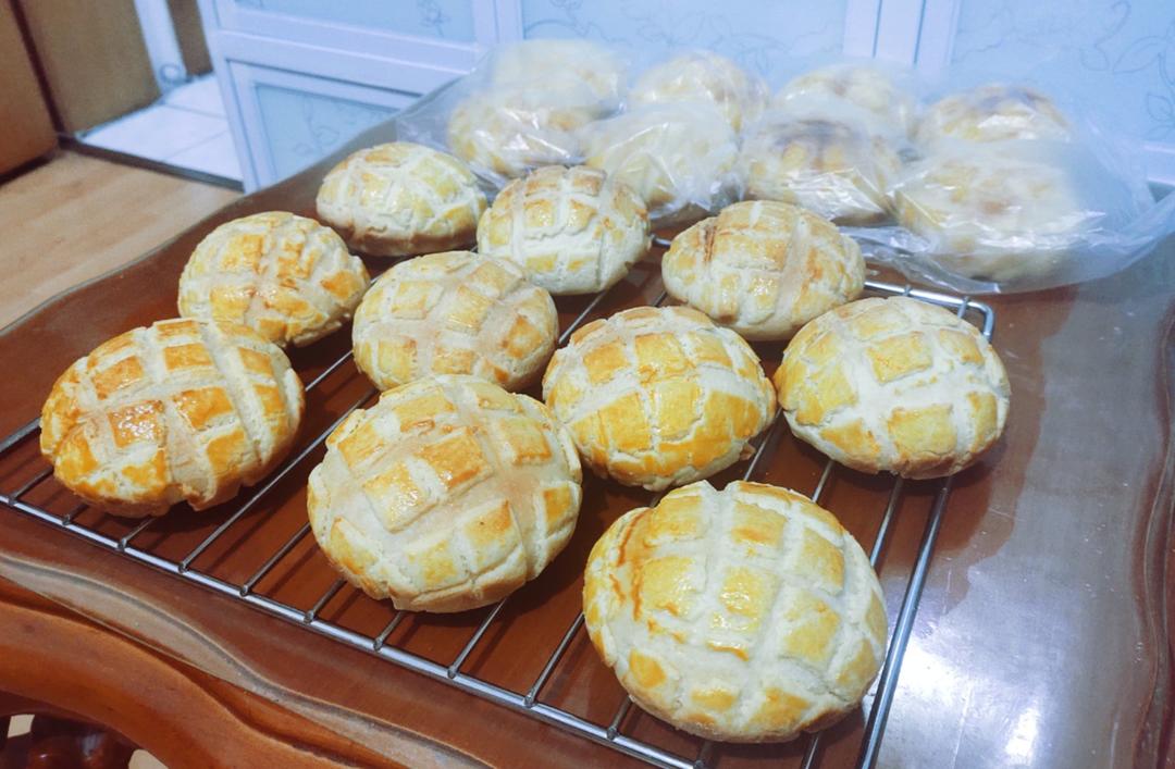 好吃到炸裂的港式菠萝包（附带制作酥皮的小视频）