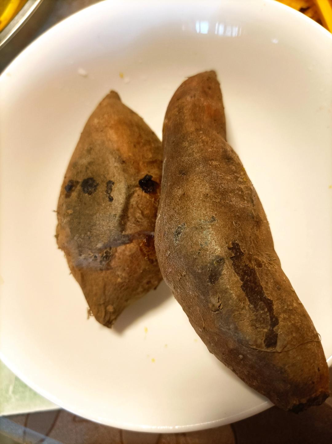 烤箱版烤红薯（只需30～40分钟）