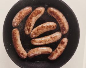 香肠土豆泥佐自制洋葱肉汁sausages&mashed potatoes with onion gravy的做法 步骤4