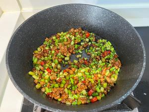 蒜苔炒肉末｜拌米饭咔咔香🍚起码两碗打底的做法 步骤6