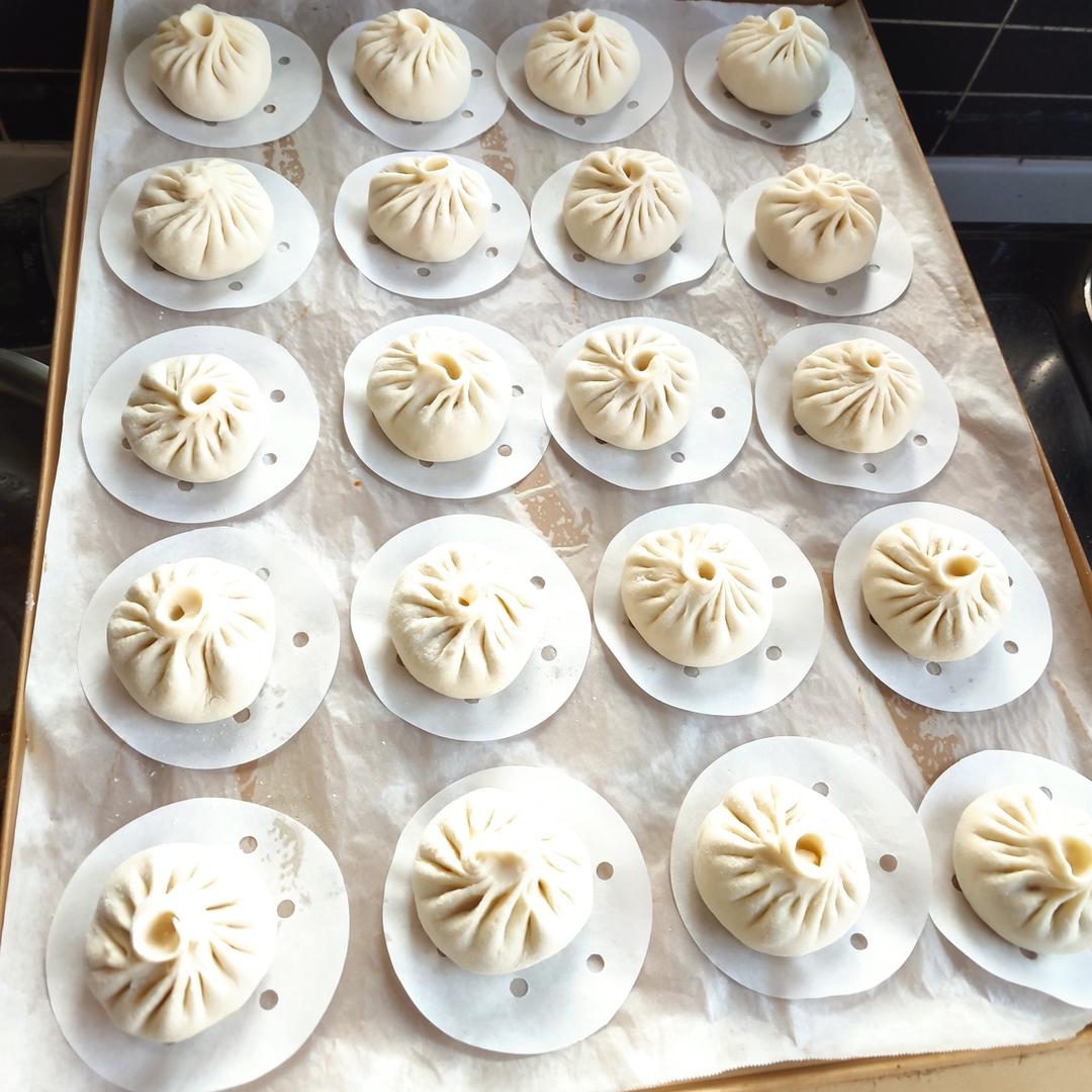 猪肉甘蓝尖椒包子