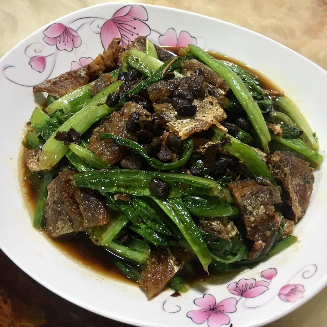 罐头鱼炒油麦菜｜巨下饭的做法