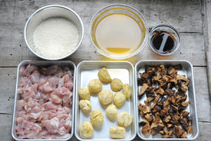 栗子香菇焖鸡米饭的做法 步骤4