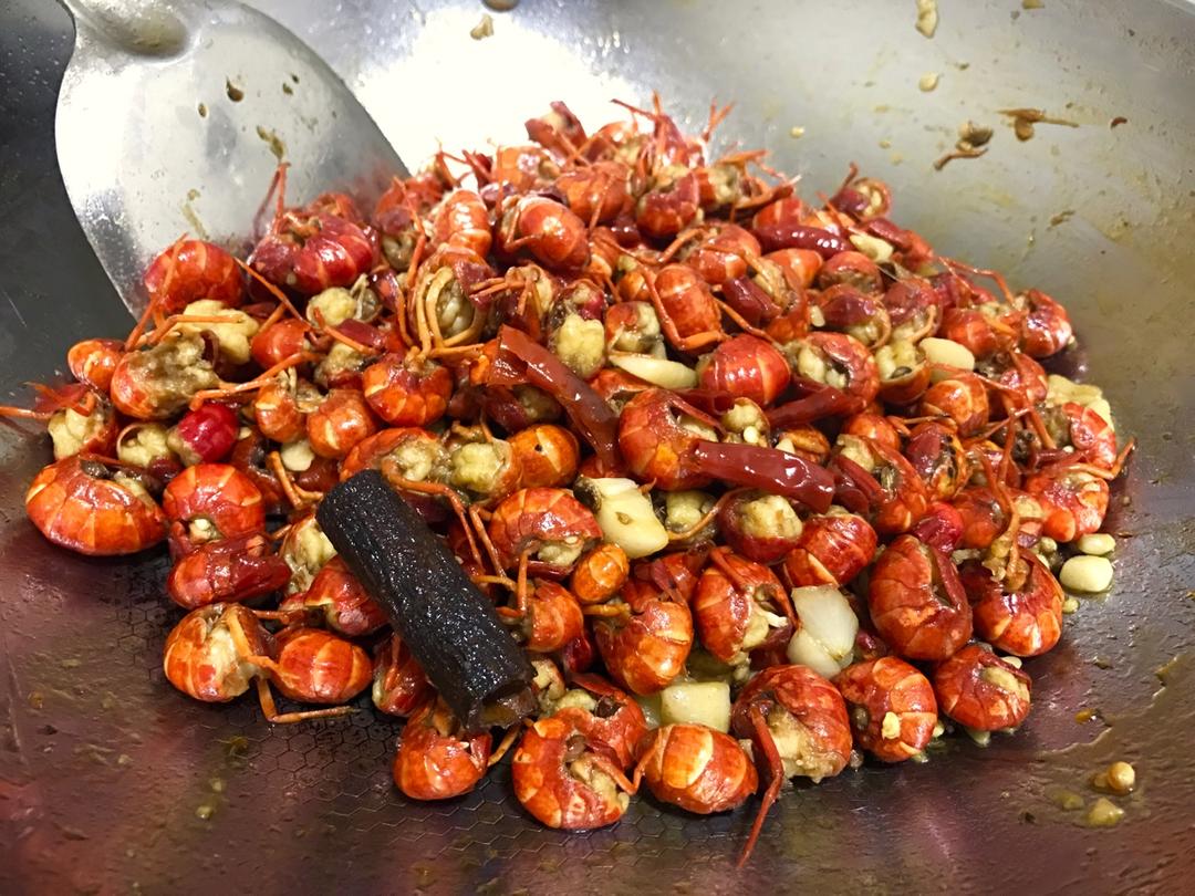 口 味 虾 尾