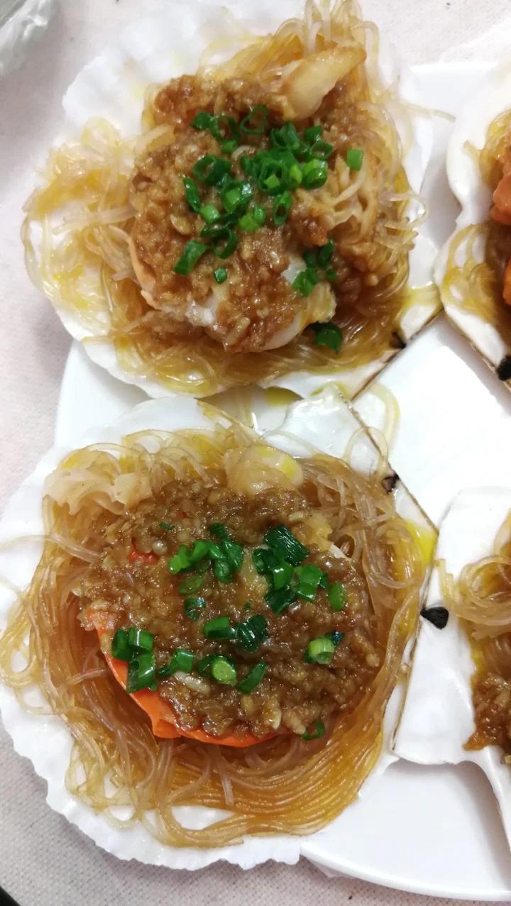蒜蓉粉丝蒸扇贝粉丝入味有诀窍