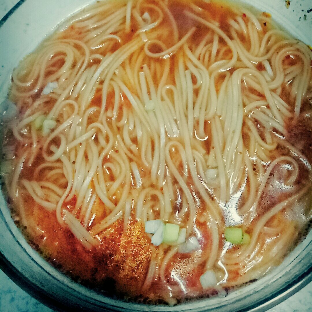 超级无敌美味懒人酸汤麻辣面（十分钟搞定色香味俱全）