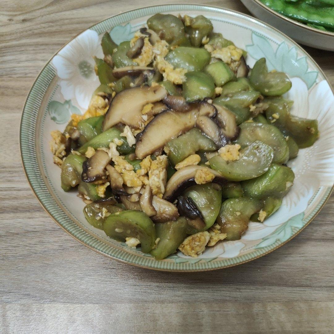 营养又鲜美的蚝油丝瓜炒香菇｜减肥必备食谱