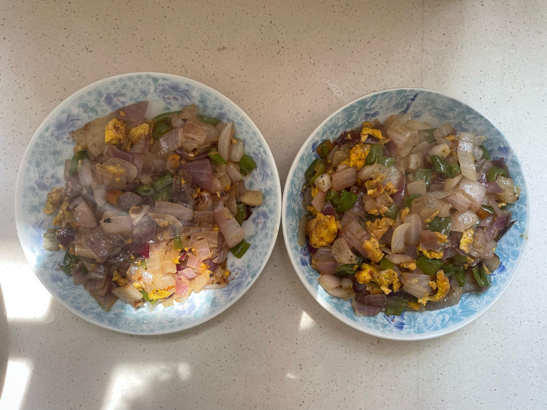 厨师长教你：“洋葱炒鸡蛋”的家常做法，小白入门菜，简单又下饭