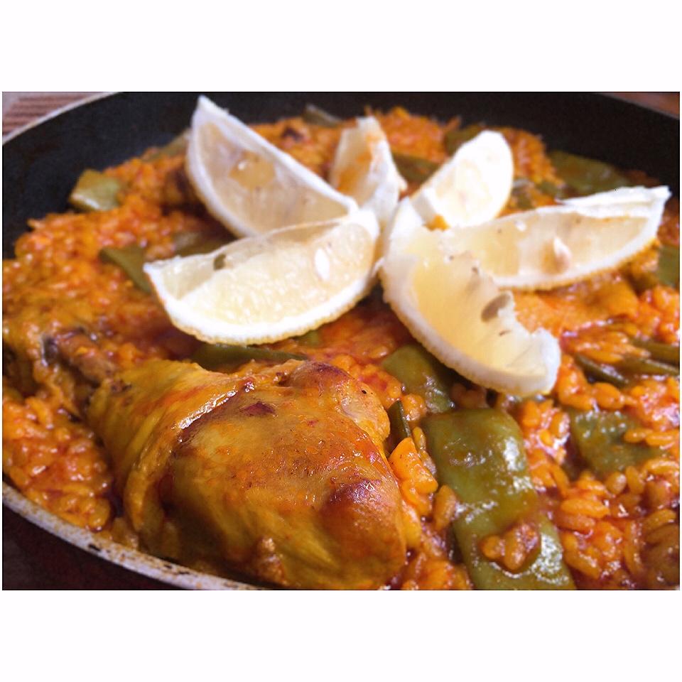 「 肉自己家の私房菜 」Paella Valenciana
西班牙瓦伦西亚烩饭比海鲜饭好吃！！！（超正宗！！！不正宗你打我！！！（然而你打不到🙂的做法