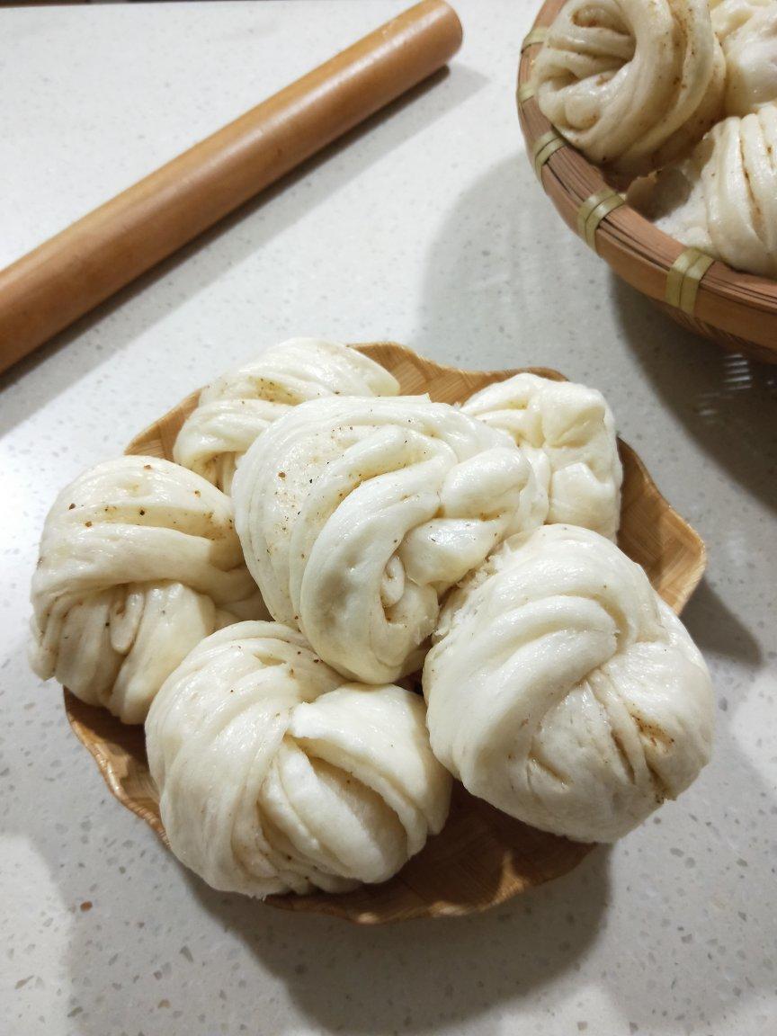家常椒盐花卷(小视频)