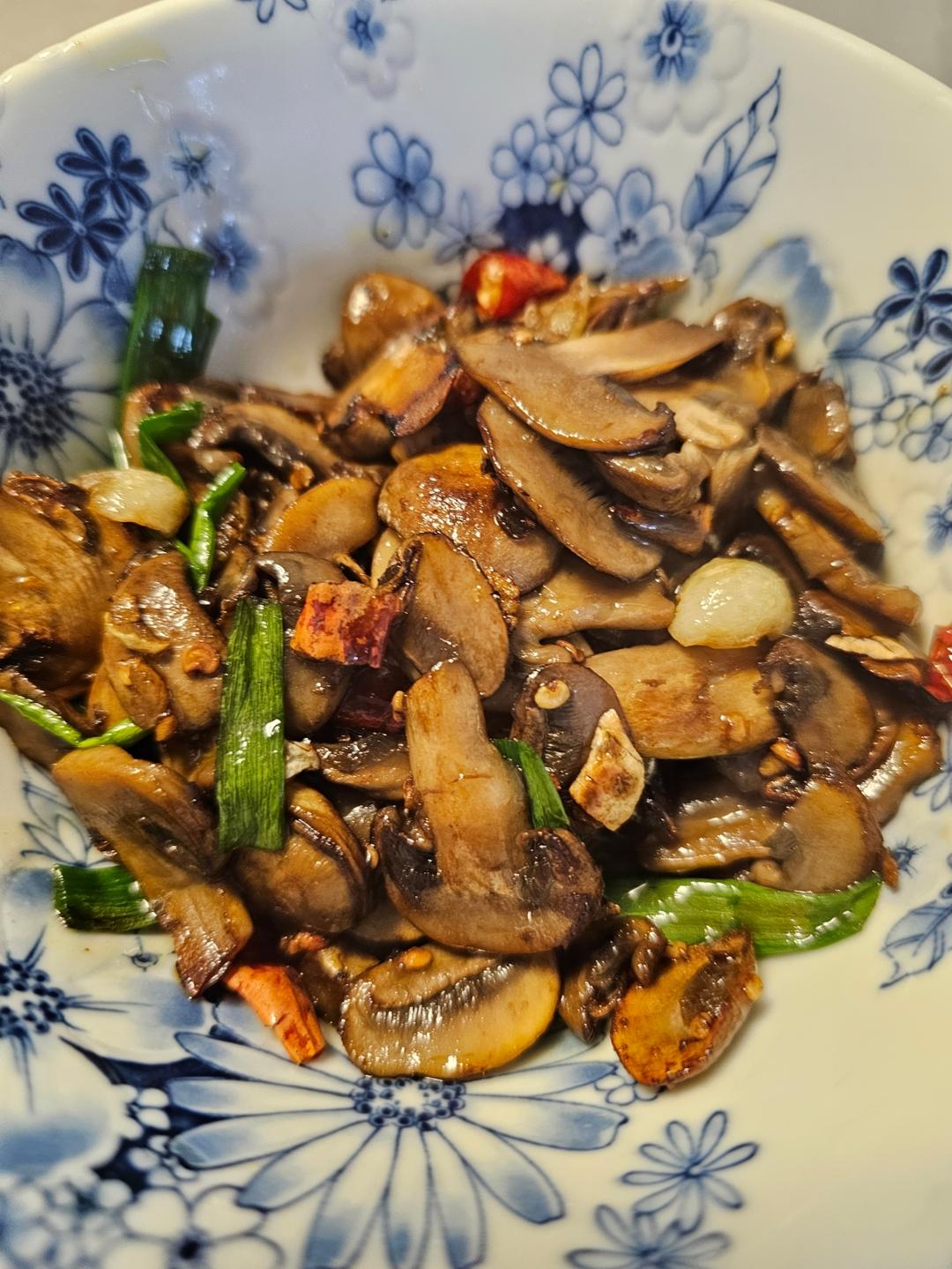 鲜香嫩滑！好吃不胖的蒜香炒口蘑！