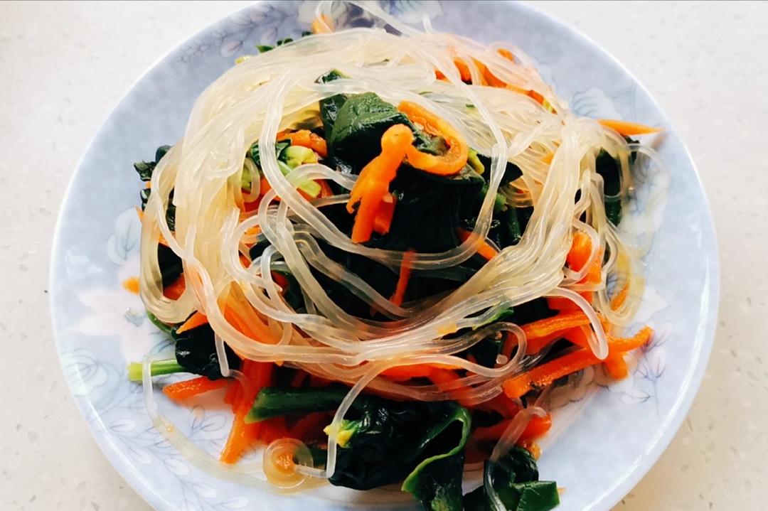 石头1223做的爽口拌三丝胡萝卜菠菜粉丝