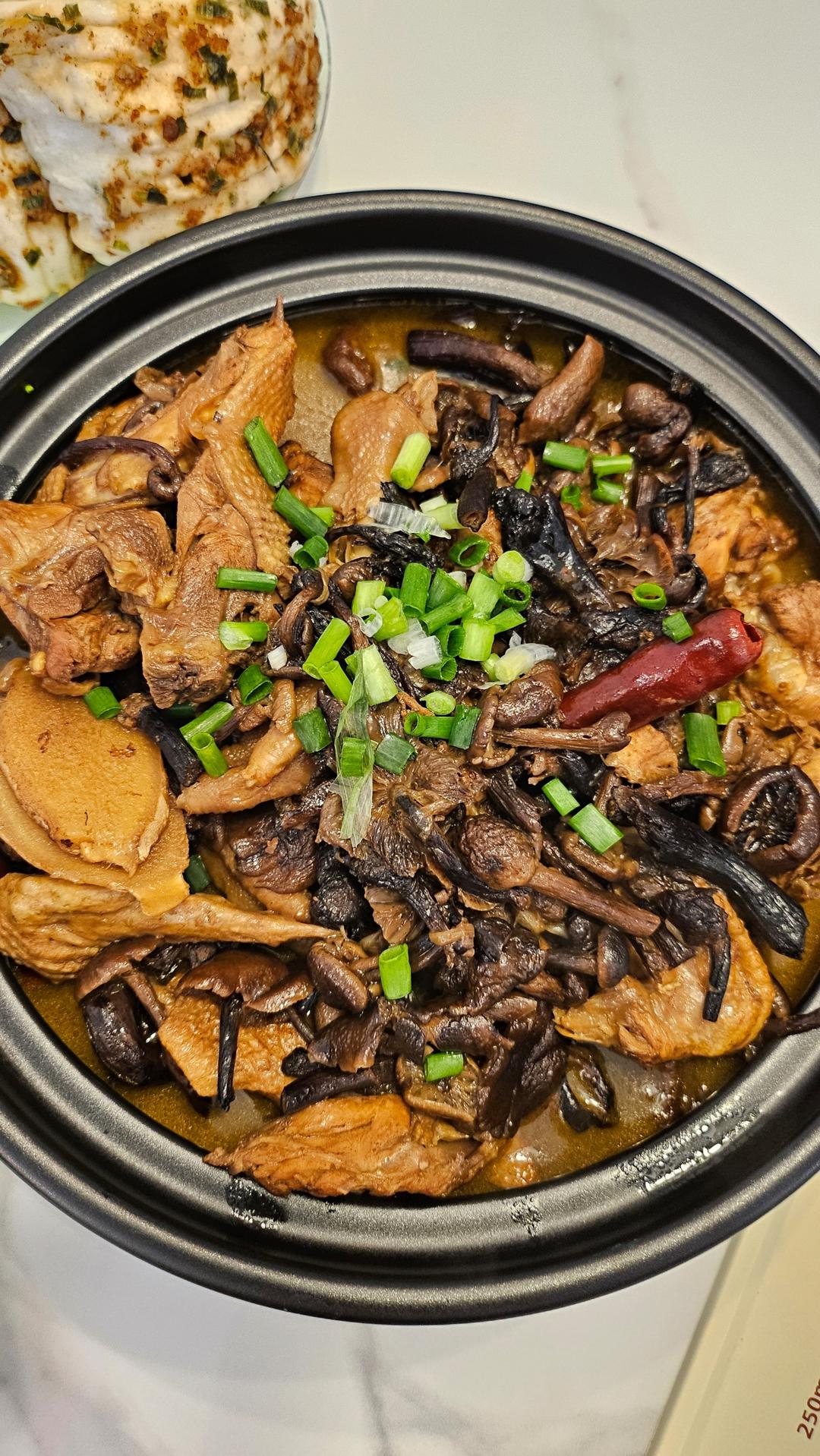 调味简单的小鸡炖蘑菇