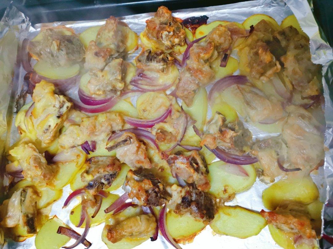 【烤箱新手】蜜汁孜然土豆洋葱烤排骨