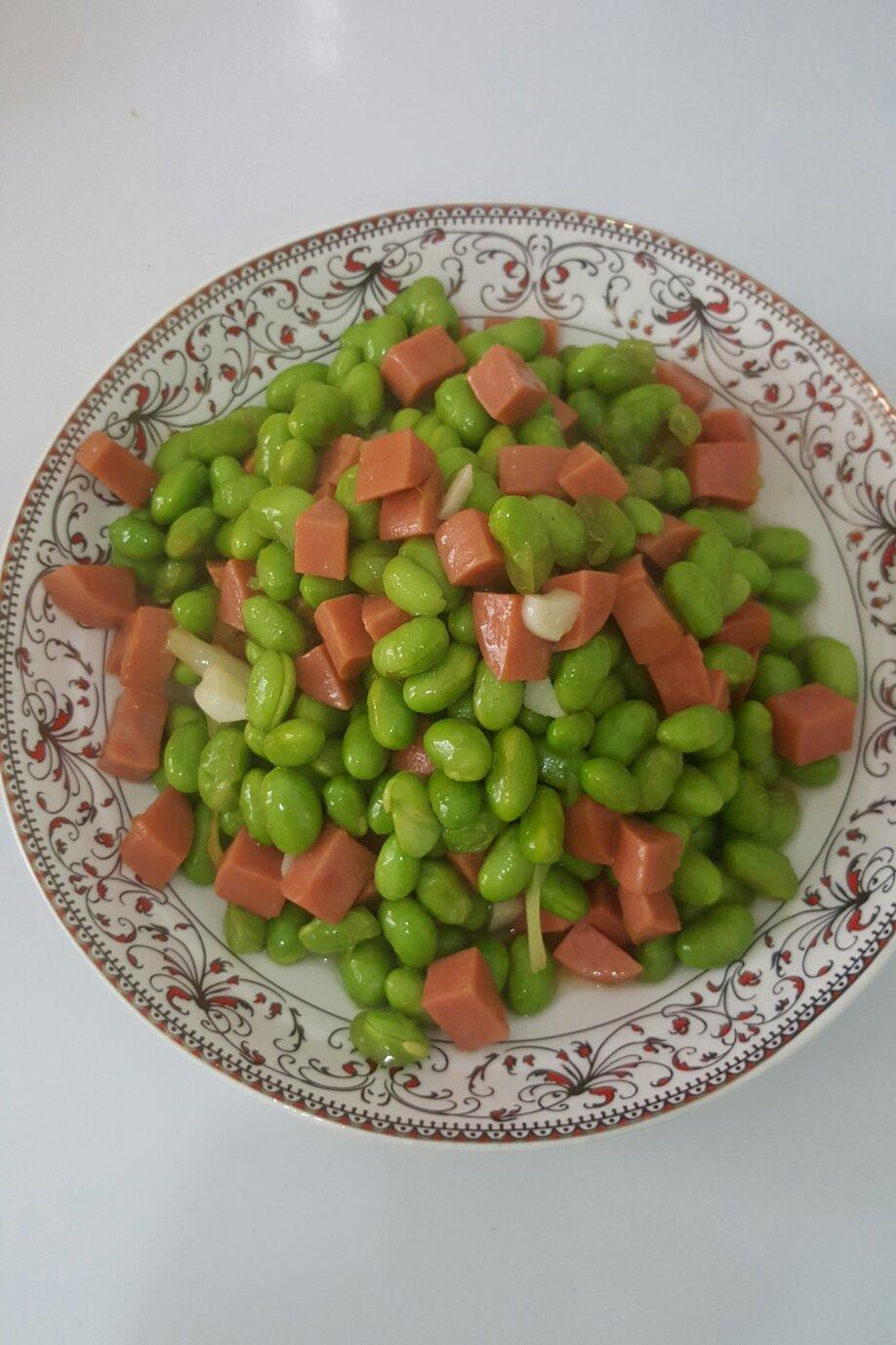 燕子贝店做的火腿肠炒毛豆