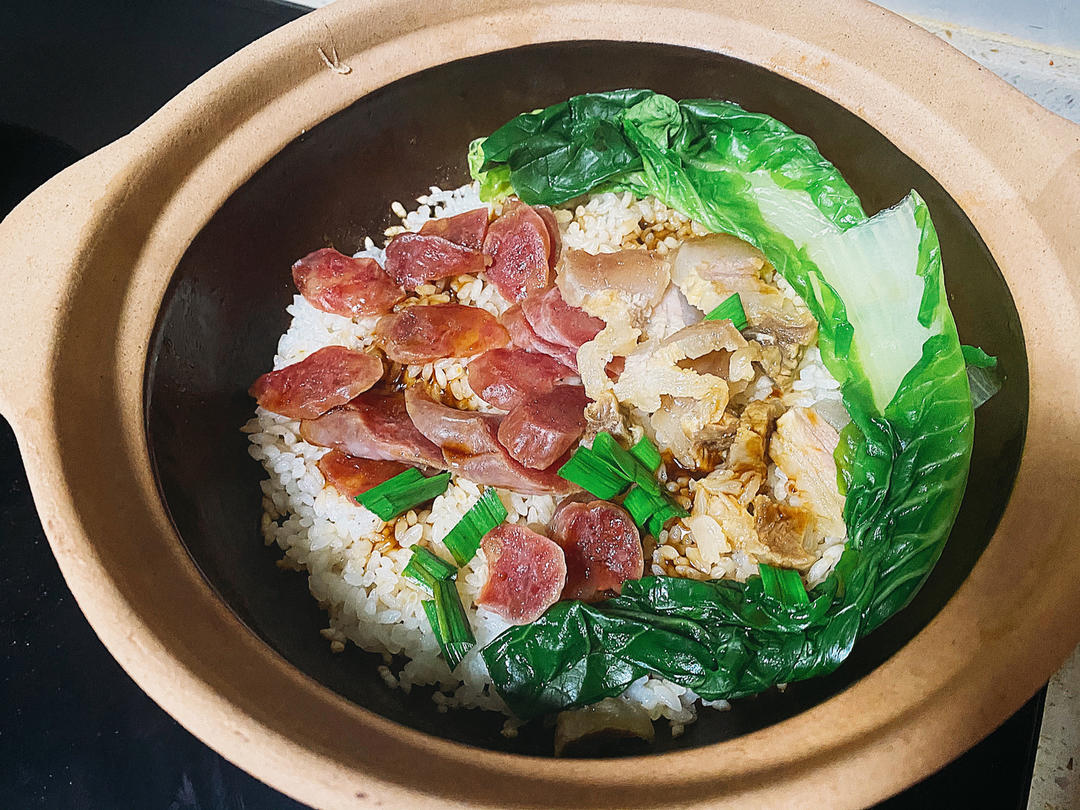 腊味煲仔饭，20分钟饭菜同出