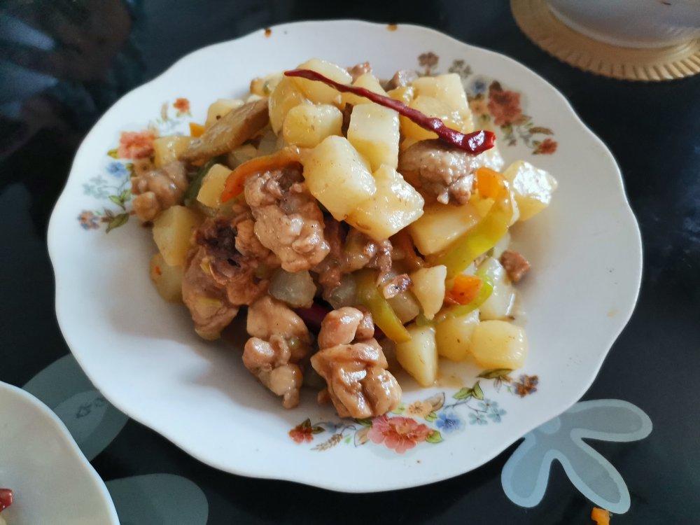 土豆炖鸡块