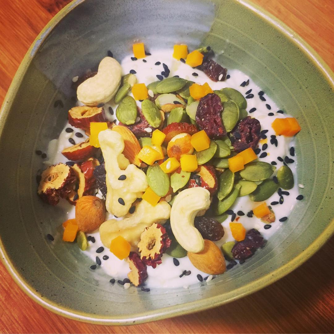 业火做的简单粗暴的坚果酸奶